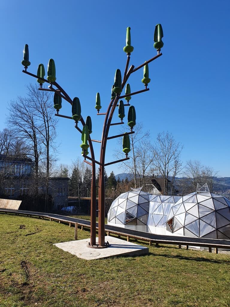 Velox WindPalm hybrid energy tree